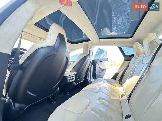 Белый Тесла Модель С, объемом двигателя 0 л и пробегом 170 тыс. км за 23800 $, фото 34 на Automoto.ua