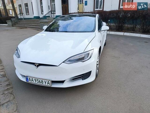 Белый Тесла Модель С, объемом двигателя 0 л и пробегом 105 тыс. км за 15900 $, фото 4 на Automoto.ua