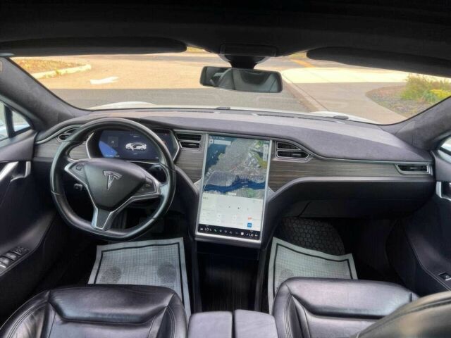 Білий Тесла Модель С, об'ємом двигуна 0 л та пробігом 74 тис. км за 11900 $, фото 6 на Automoto.ua