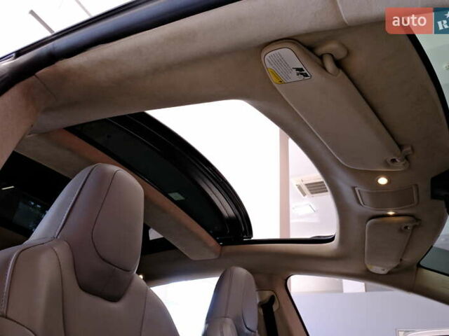 Белый Тесла Модель С, объемом двигателя 0 л и пробегом 62 тыс. км за 20900 $, фото 56 на Automoto.ua