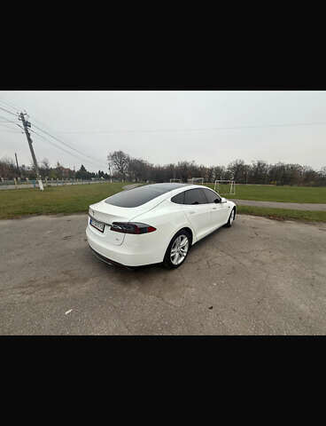 Білий Тесла Модель С, об'ємом двигуна 0 л та пробігом 106 тис. км за 12800 $, фото 4 на Automoto.ua