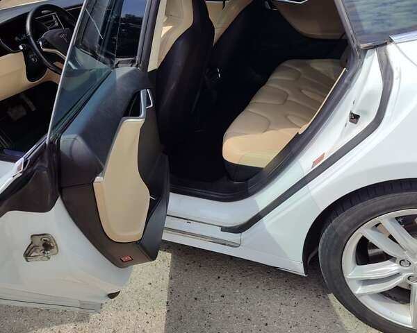 Белый Тесла Модель С, объемом двигателя 0 л и пробегом 190 тыс. км за 17900 $, фото 4 на Automoto.ua