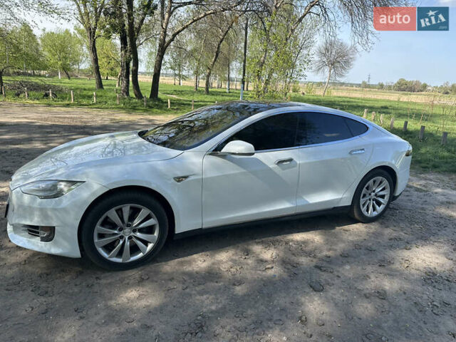 Белый Тесла Модель С, объемом двигателя 0 л и пробегом 148 тыс. км за 17900 $, фото 3 на Automoto.ua