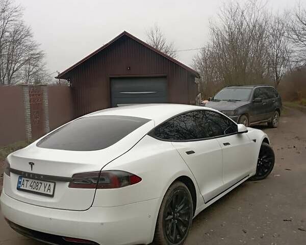 Белый Тесла Модель С, объемом двигателя 0 л и пробегом 143 тыс. км за 15699 $, фото 2 на Automoto.ua