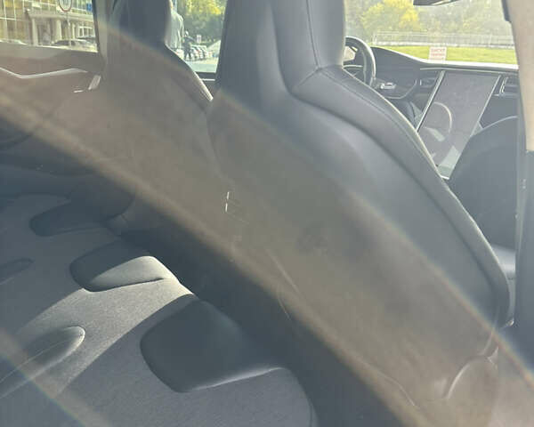 Білий Тесла Модель С, об'ємом двигуна 0 л та пробігом 105 тис. км за 15900 $, фото 19 на Automoto.ua