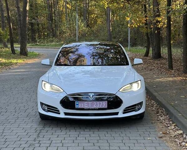Белый Тесла Модель С, объемом двигателя 0 л и пробегом 98 тыс. км за 19300 $, фото 1 на Automoto.ua