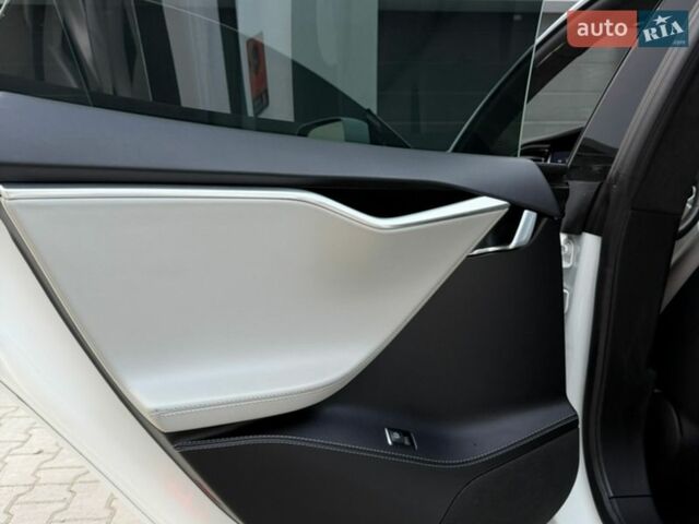 Білий Тесла Модель С, об'ємом двигуна 0 л та пробігом 137 тис. км за 14600 $, фото 36 на Automoto.ua