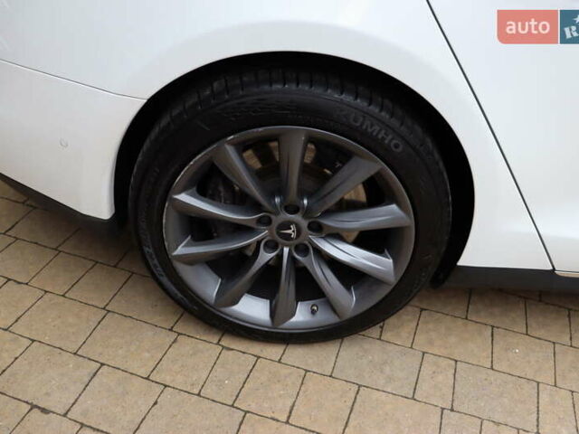 Тесла Модель С 2016 у Львові на Automoto.ua Білий Тесла Модель С, об'ємом двигуна 0 л та пробігом 86 тис. км за 20900 $, фото 9 на Automoto.ua