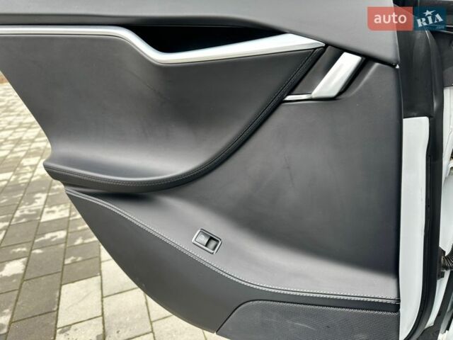 Белый Тесла Модель С, объемом двигателя 0 л и пробегом 136 тыс. км за 16000 $, фото 6 на Automoto.ua