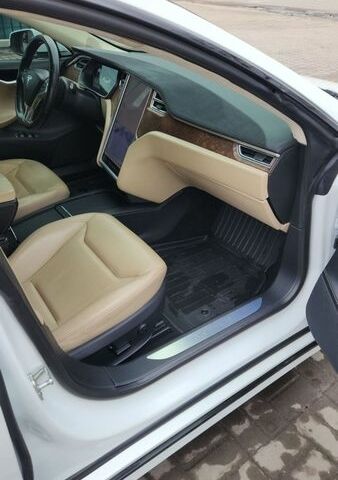 Белый Тесла Модель С, объемом двигателя 0 л и пробегом 148 тыс. км за 18600 $, фото 36 на Automoto.ua