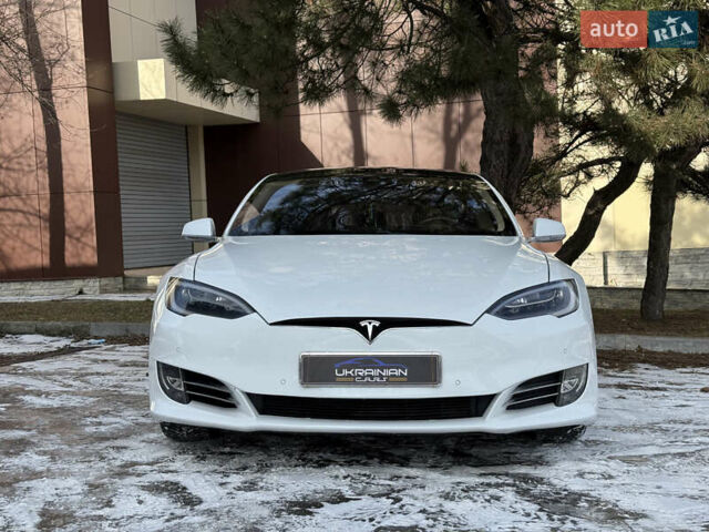 Белый Тесла Модель С, объемом двигателя 0 л и пробегом 144 тыс. км за 14999 $, фото 4 на Automoto.ua