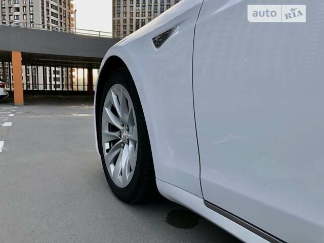 Белый Тесла Модель С, объемом двигателя 0 л и пробегом 111 тыс. км за 25800 $, фото 21 на Automoto.ua