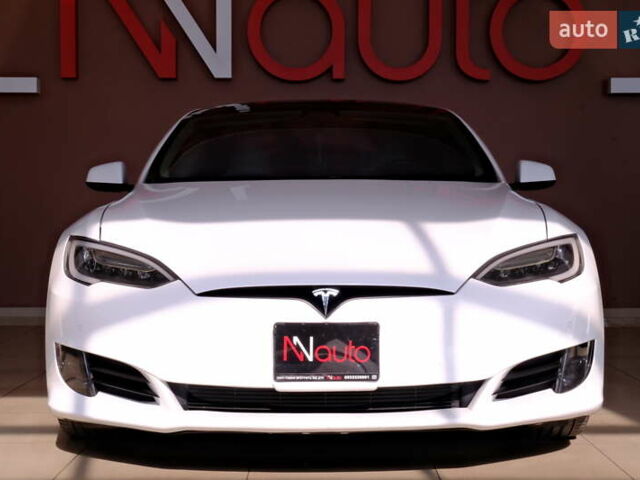 Белый Тесла Модель С, объемом двигателя 0 л и пробегом 62 тыс. км за 20900 $, фото 2 на Automoto.ua