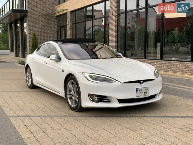 Белый Тесла Модель С, объемом двигателя 0 л и пробегом 125 тыс. км за 16999 $, фото 6 на Automoto.ua