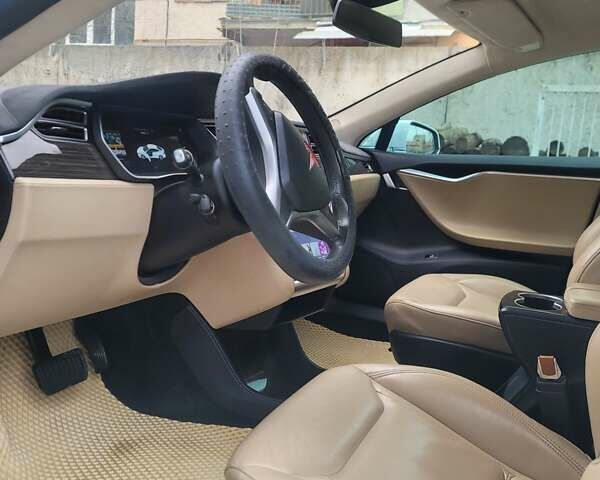 Белый Тесла Модель С, объемом двигателя 0 л и пробегом 150 тыс. км за 20500 $, фото 13 на Automoto.ua