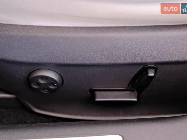 Белый Тесла Модель С, объемом двигателя 0 л и пробегом 62 тыс. км за 20900 $, фото 38 на Automoto.ua