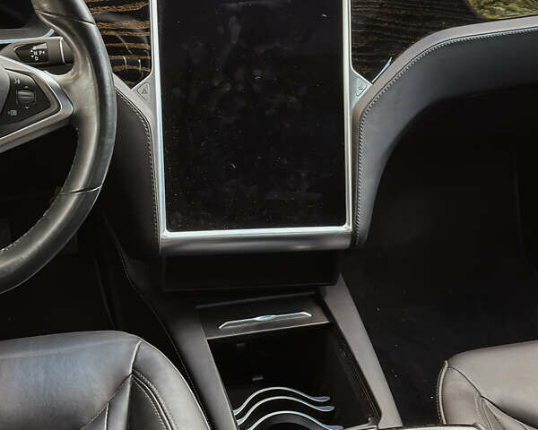 Белый Тесла Модель С, объемом двигателя 0 л и пробегом 96 тыс. км за 16990 $, фото 9 на Automoto.ua