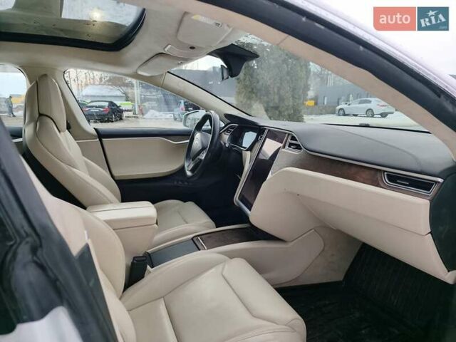 Белый Тесла Модель С, объемом двигателя 0 л и пробегом 128 тыс. км за 15700 $, фото 3 на Automoto.ua