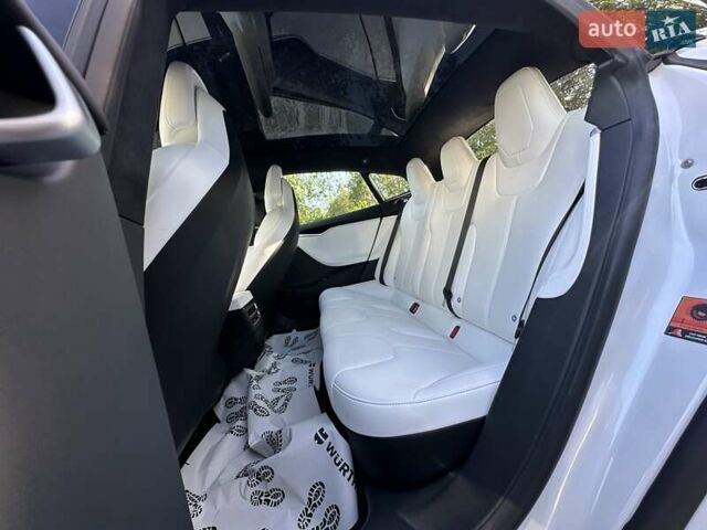 Белый Тесла Модель С, объемом двигателя 0 л и пробегом 99 тыс. км за 24500 $, фото 12 на Automoto.ua