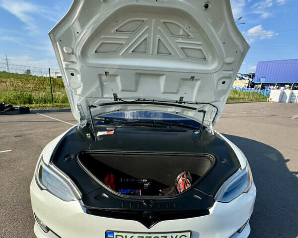 Белый Тесла Модель С, объемом двигателя 0 л и пробегом 130 тыс. км за 22800 $, фото 37 на Automoto.ua