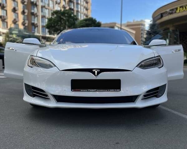 Белый Тесла Модель С, объемом двигателя 0 л и пробегом 56 тыс. км за 16590 $, фото 2 на Automoto.ua