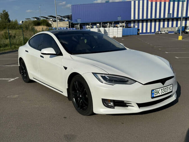 Белый Тесла Модель С, объемом двигателя 0 л и пробегом 130 тыс. км за 22800 $, фото 2 на Automoto.ua