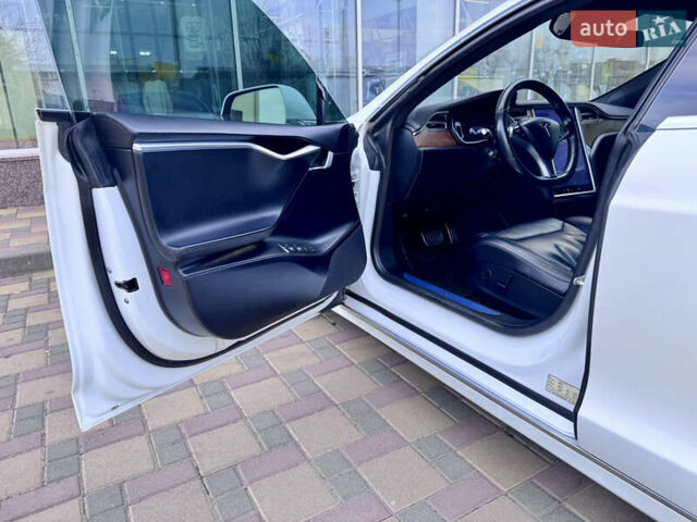 Белый Тесла Модель С, объемом двигателя 0 л и пробегом 88 тыс. км за 26000 $, фото 15 на Automoto.ua