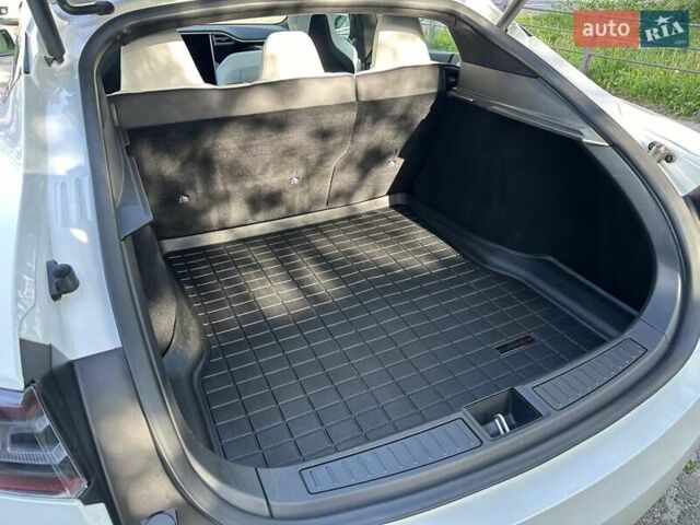 Белый Тесла Модель С, объемом двигателя 0 л и пробегом 99 тыс. км за 24500 $, фото 16 на Automoto.ua