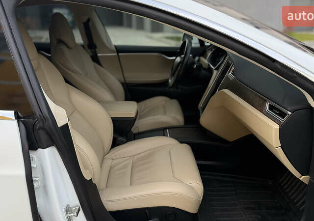 Белый Тесла Модель С, объемом двигателя 0 л и пробегом 102 тыс. км за 17990 $, фото 47 на Automoto.ua