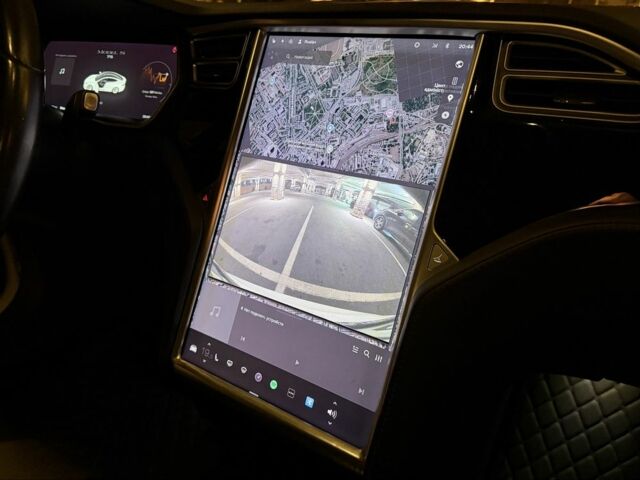 Белый Тесла Модель С, объемом двигателя 0 л и пробегом 218 тыс. км за 17000 $, фото 20 на Automoto.ua