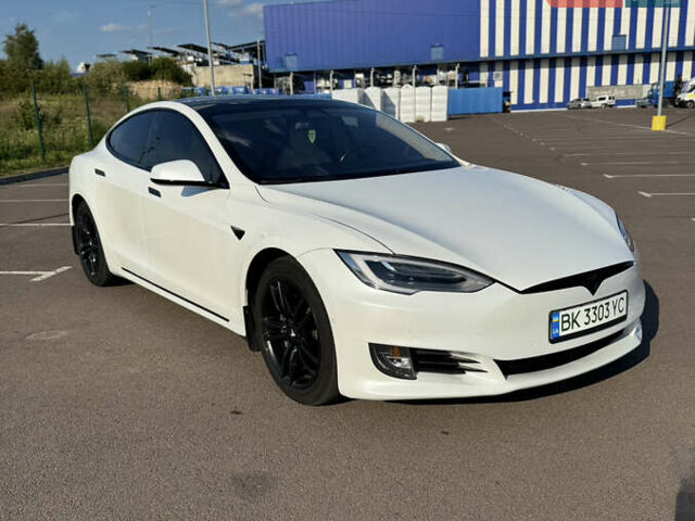 Белый Тесла Модель С, объемом двигателя 0 л и пробегом 130 тыс. км за 22800 $, фото 3 на Automoto.ua