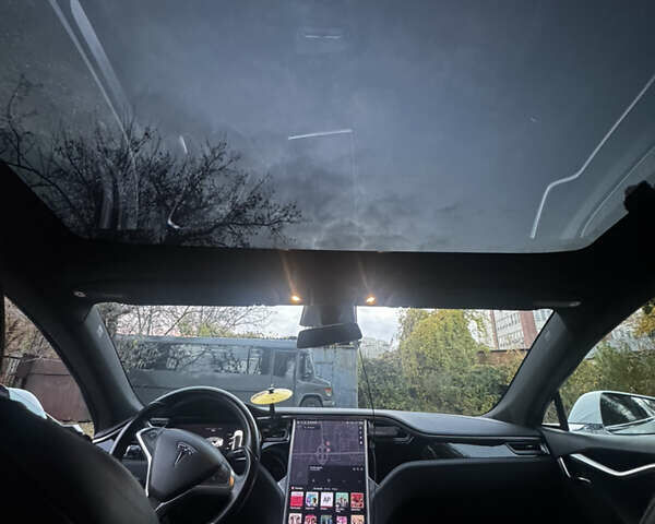 Тесла Модель С 2017 в Киеве на Automoto.ua Белый Тесла Модель С, объемом двигателя 0 л и пробегом 75 тыс. км за 15700 $, фото 17 на Automoto.ua