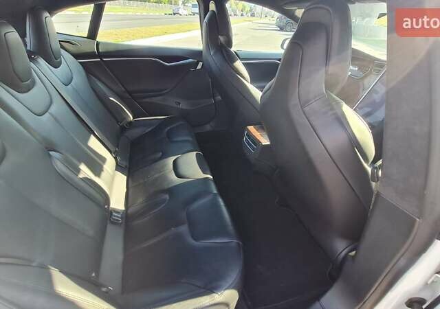 Белый Тесла Модель С, объемом двигателя 0 л и пробегом 160 тыс. км за 22999 $, фото 18 на Automoto.ua