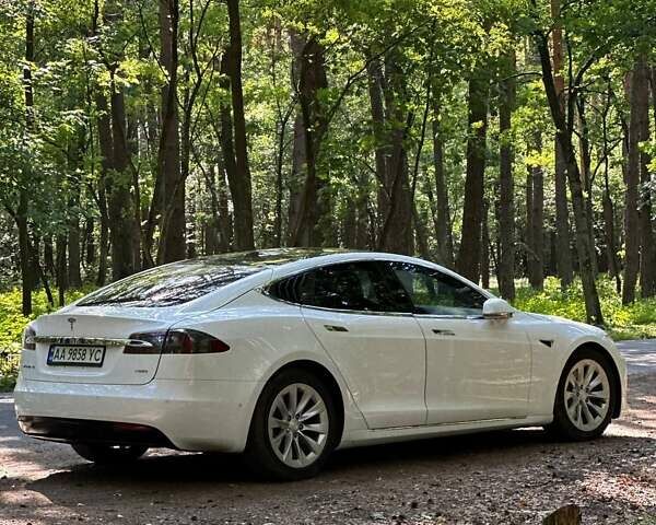 Белый Тесла Модель С, объемом двигателя 0 л и пробегом 159 тыс. км за 17999 $, фото 3 на Automoto.ua