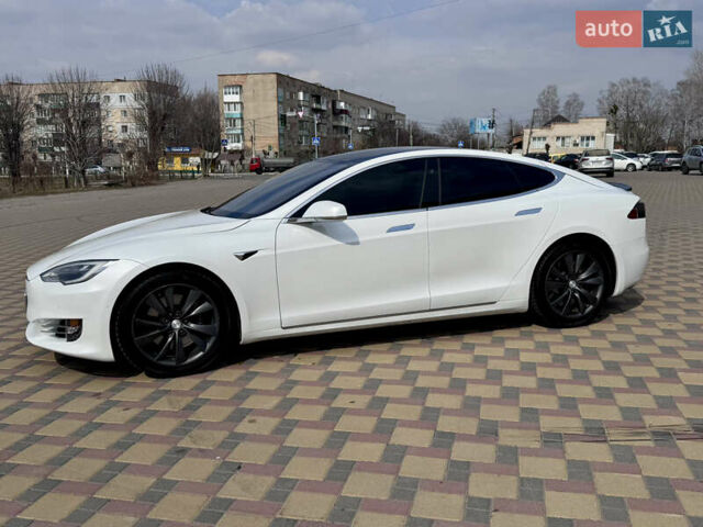 Білий Тесла Модель С, об'ємом двигуна 0 л та пробігом 88 тис. км за 26100 $, фото 4 на Automoto.ua