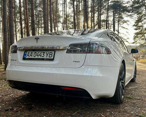 Белый Тесла Модель С, объемом двигателя 0 л и пробегом 155 тыс. км за 24500 $, фото 5 на Automoto.ua