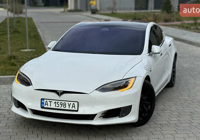 Белый Тесла Модель С, объемом двигателя 0 л и пробегом 102 тыс. км за 17990 $, фото 1 на Automoto.ua