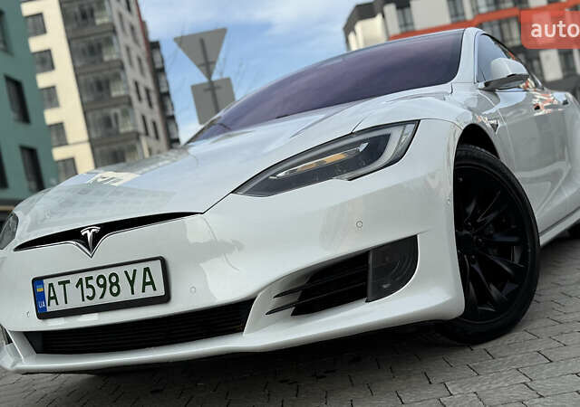 Белый Тесла Модель С, объемом двигателя 0 л и пробегом 102 тыс. км за 17990 $, фото 17 на Automoto.ua
