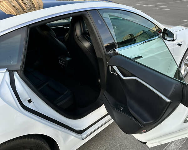 Белый Тесла Модель С, объемом двигателя 0 л и пробегом 104 тыс. км за 39500 $, фото 11 на Automoto.ua