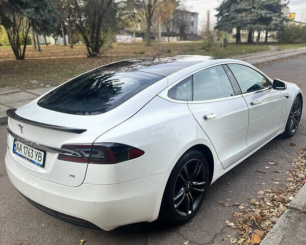 Білий Тесла Модель С, об'ємом двигуна 0 л та пробігом 75 тис. км за 15900 $, фото 3 на Automoto.ua