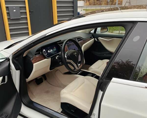 Белый Тесла Модель С, объемом двигателя 0 л и пробегом 176 тыс. км за 22400 $, фото 6 на Automoto.ua