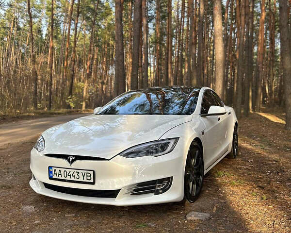 Белый Тесла Модель С, объемом двигателя 0 л и пробегом 155 тыс. км за 24500 $, фото 1 на Automoto.ua