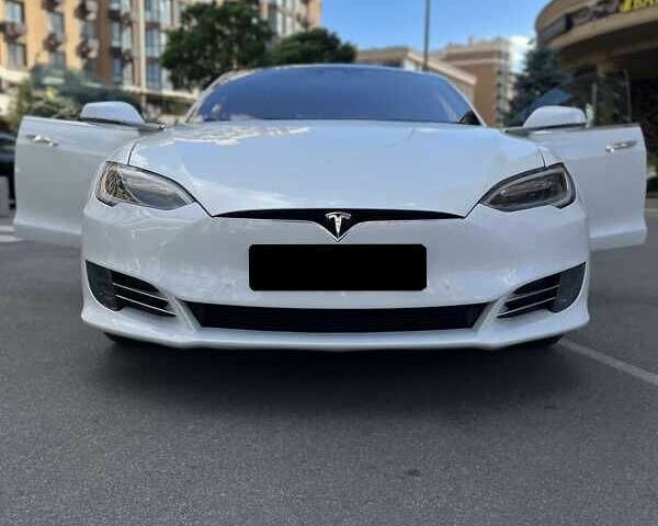 Білий Тесла Модель С, об'ємом двигуна 0 л та пробігом 64 тис. км за 13900 $, фото 4 на Automoto.ua