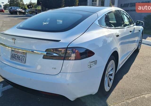 Белый Тесла Модель С, объемом двигателя 0 л и пробегом 160 тыс. км за 22999 $, фото 6 на Automoto.ua