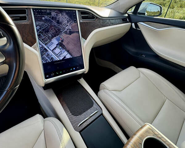 Белый Тесла Модель С, объемом двигателя 0 л и пробегом 130 тыс. км за 22800 $, фото 19 на Automoto.ua