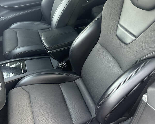 Білий Тесла Модель С, об'ємом двигуна 0 л та пробігом 75 тис. км за 15900 $, фото 7 на Automoto.ua