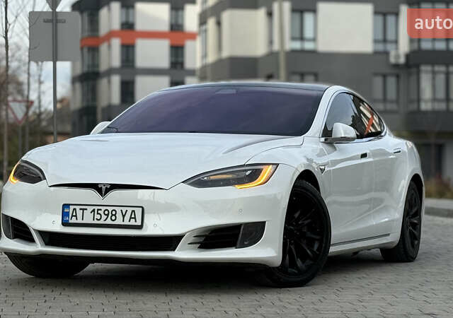 Белый Тесла Модель С, объемом двигателя 0 л и пробегом 102 тыс. км за 17990 $, фото 7 на Automoto.ua