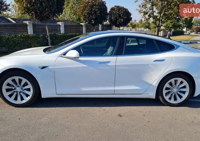 Белый Тесла Модель С, объемом двигателя 0 л и пробегом 160 тыс. км за 22999 $, фото 2 на Automoto.ua