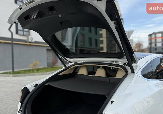 Белый Тесла Модель С, объемом двигателя 0 л и пробегом 102 тыс. км за 17990 $, фото 51 на Automoto.ua