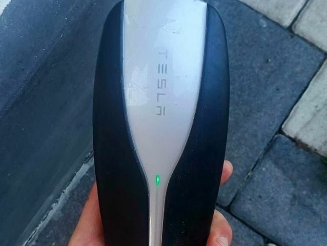 Белый Тесла Модель С, объемом двигателя 0 л и пробегом 102 тыс. км за 18000 $, фото 5 на Automoto.ua